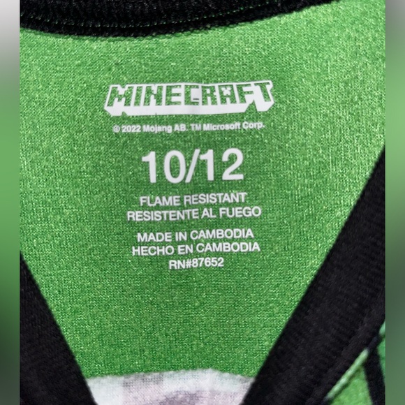 Boys pajama lot mostly size 10/12 however the 2 pair of Dino PJs-12/14 - Picture 14 of 16